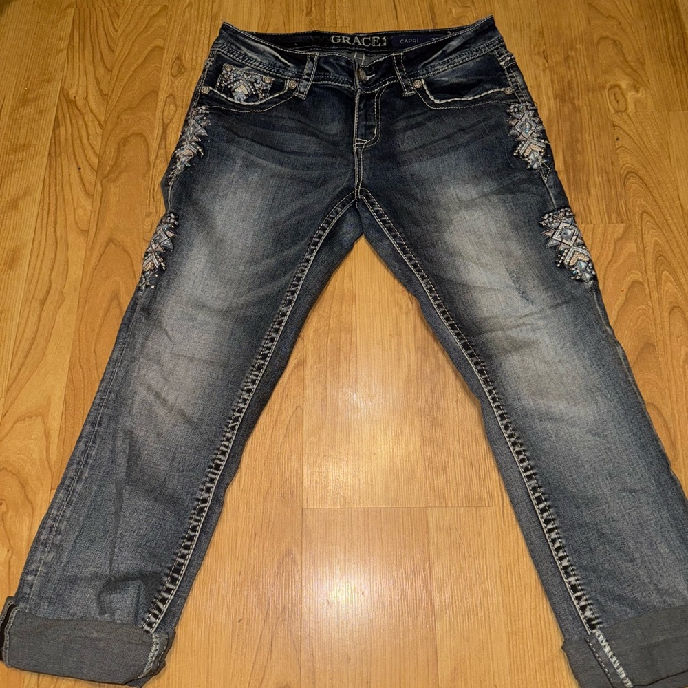 Embellished Grace in LA Capris Size 27